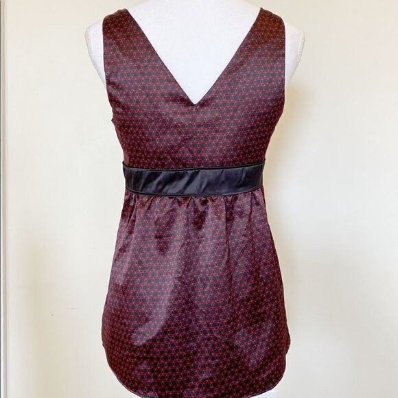 New York & Company Sleeveless Black Pattern Blouse - Picture 3 of 7